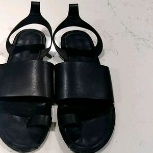 Universal Thread Black Sandles